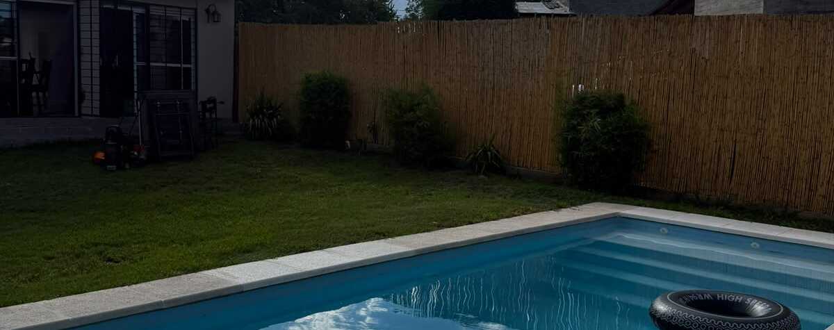 Foto principal de Lo de Beatriz- Casa con pileta y jardín a 1 cuadra del rio en San Antonio De Arredondo