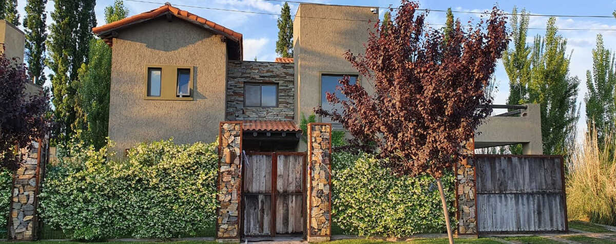 Foto principal de Hermosa Casona con pileta, en zona de viñedos en Vistalba