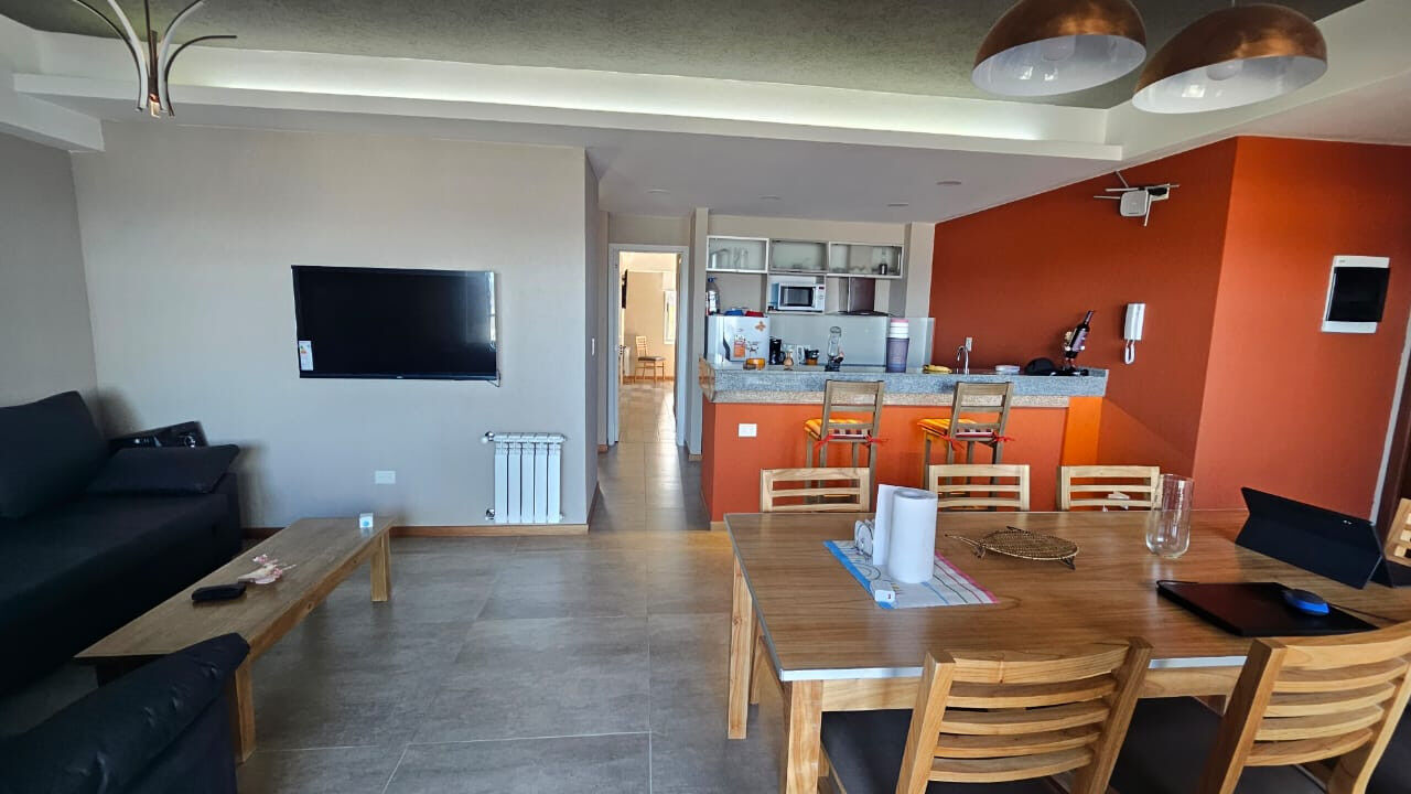 Living comedor de departamento en Souls Beach Apart
