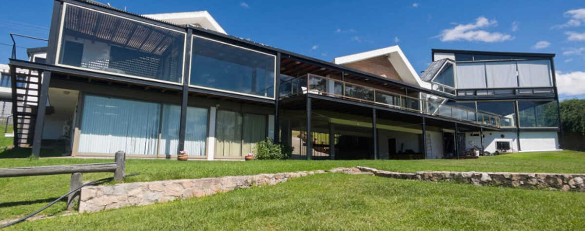 Foto principal de Casa con vista al lago, pileta y jacuzzi Carlos Paz by Lofty en Villa Carlos Paz
