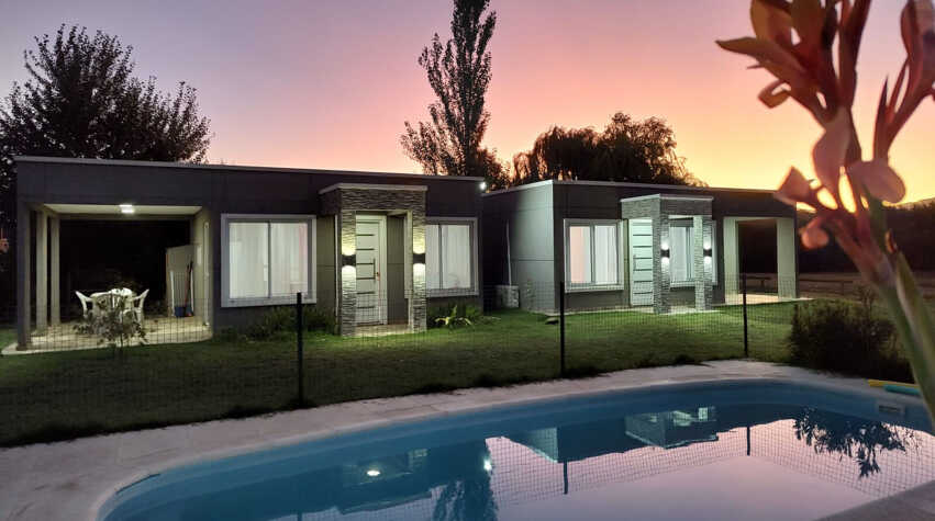 Foto principal de La Nanana Casas con vista a los cerros y al río en Sierra De La Ventana