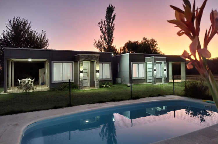 Foto principal de La Nanana Casas con vista a los cerros y al río en Sierra De La Ventana