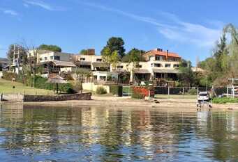 Foto 1 de la galería de Cabañas en Costa Azul frente al lago en Villa Carlos Paz