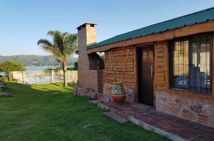 Foto principal de Cabaña Lago Azul (sobre la Playa del Lago) en Villa Carlos Paz