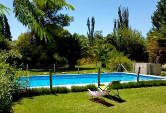 Foto 1 de la galería de Villa Regina Casa con Gran Jardín, Piscina y Quincho en Maipu