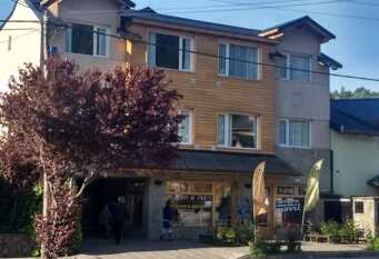 Foto 1 de la galería de Administración Arqgónica Edificio Del Valle Patagonia en San Martín De Los Andes