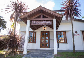 Foto 1 de la galería de Hostería Las Grullas en Villa Gesell