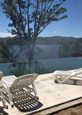 Foto 2 de la galería de Casa Frente Al Lago En Complejo Palo Blanco en Villa Carlos Paz
