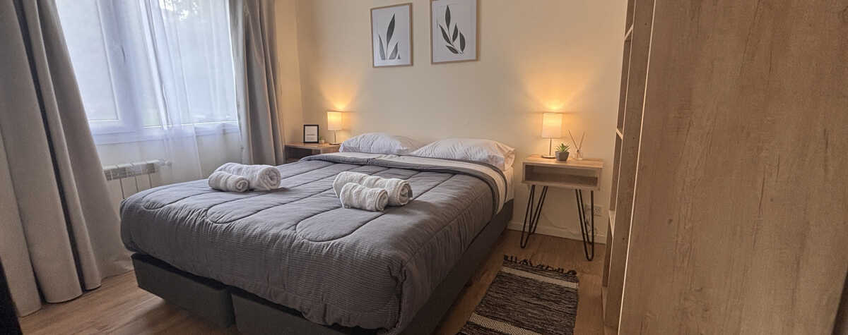 Foto principal de Cabañas Pumas 6389 - estacionamiento y parrilla en San Carlos De Bariloche