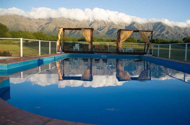 Foto principal de Complejo de Cabañas y Hosteria Valle de las Rosas en Villa De Las Rosas