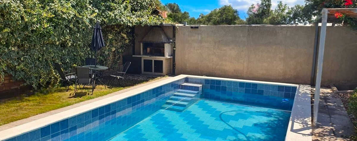 Foto principal de Moderna Casa c/cochera. Patio c/parrilla y pileta en Godoy Cruz