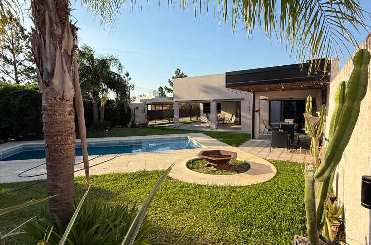 Foto principal de Gran casa con piscina y jacuzzi, premium. en Gualeguaychú