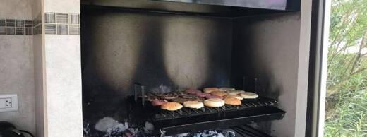 Posada y Cabañas El Barranco - Quincho con asador