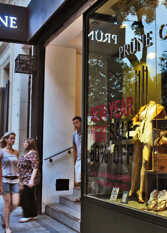 Foto 2 de la galería de Gurruchaga SyA Movistar Free Parking Outlet en Capital Federal