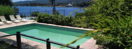 Foto 1 de Casa frente al Lago con Pileta - 14 personas - by Lofty en Villa Carlos Paz