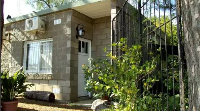 Foto principal de La Casa de los Pinos Complejo de Casa & Bungalows en San José