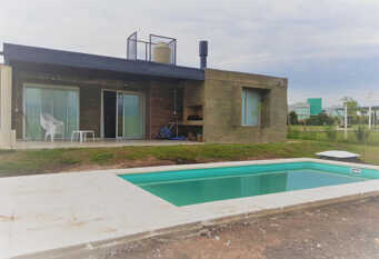 Foto 1 de la galería de Casa con Pileta en Puerto del Aguila en Potrero De Garay