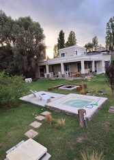 Foto 2 de la galería de CASA AMPLIA CON VIÑEDO Y JACUZZI en Lujan De Cuyo