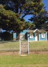 Foto 2 de la galería de Hermosa casa azul con hermoso parque en Villa Gesell
