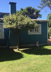 Foto 4 de Hermosa casa azul con hermoso parque en Villa Gesell