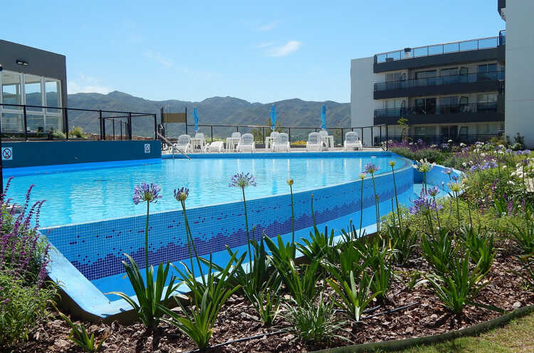 Foto principal de Departamento a 10 km Carlos Paz 2 adultos. Piscina Cochera en Villa Parque Síquiman