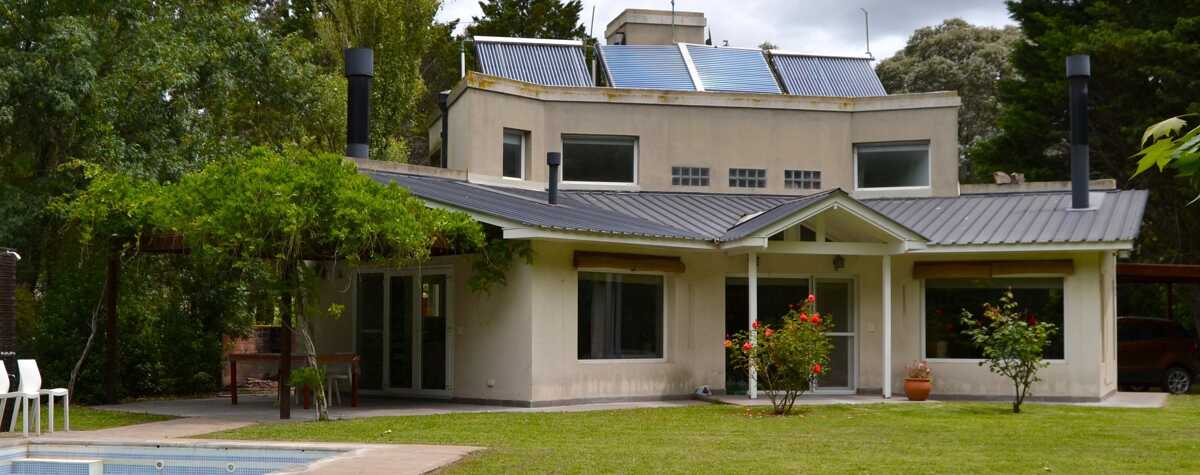 Foto principal de Casa con parque y pileta en el Bosque de Pinares de Santa Cl en Santa Clara Del Mar