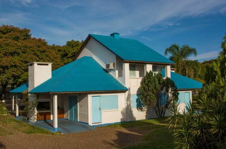 Foto principal de Los Pinos Hosteria y Bungalows en Concordia