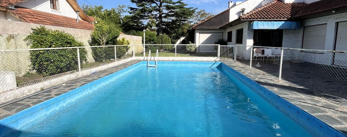 Foto principal de Excelente casa con pileta, parrilla, pool y cochera en Mar Del Plata