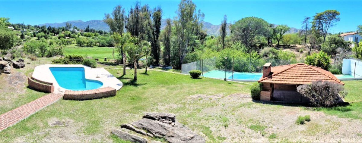 Foto principal de Casa de Verano con Pileta Quincho y Cancha de Tenis en Villa Parque Síquiman