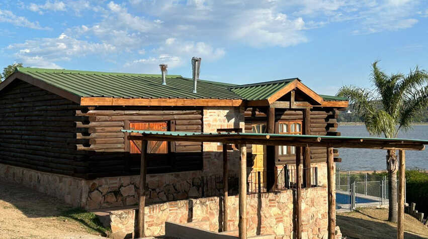 Foto principal de CABAÑA ARI (A ORILLAS DEL LAGO) en Villa Carlos Paz