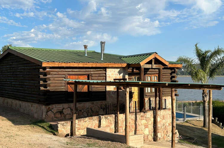 Foto principal de CABAÑA ARI (A ORILLAS DEL LAGO) en Villa Carlos Paz