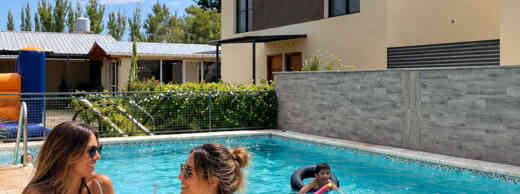 Foto 1 de Departamentos y monoambiente con pileta en complejo privado en Maipu