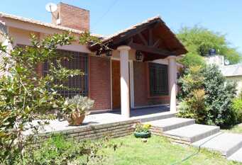 Foto 1 de la galería de Amplia Casa y Parque en Villa Carlos Paz