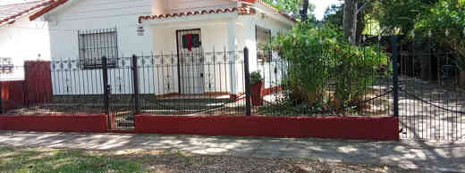 Foto 1 de Chalet en amplio terreno de pinos en San Bernardo del Tuyú