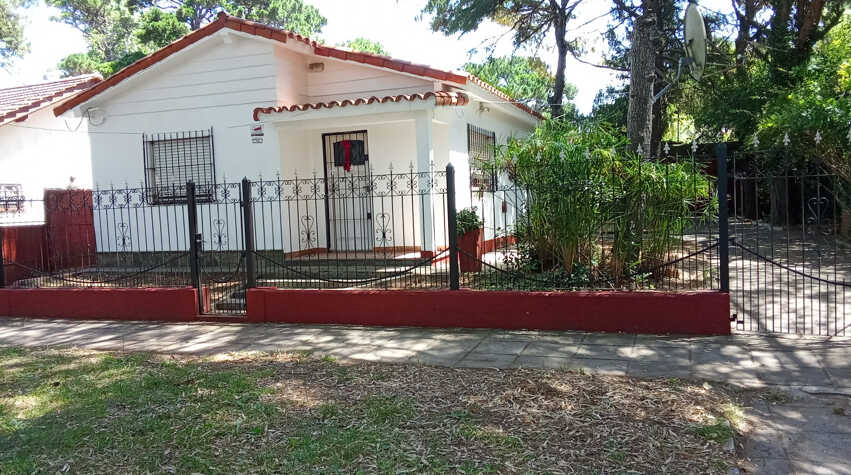 Foto principal de Chalet en amplio terreno de pinos en San Bernardo del Tuyú