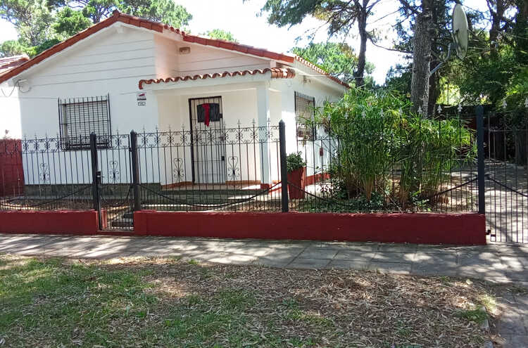 Foto principal de Chalet en amplio terreno de pinos en San Bernardo del Tuyú