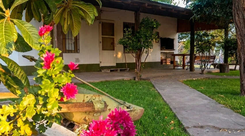 Foto principal de Cabañas Lau Pau familia Lucato. Atendido por sus dueños en San Rafael